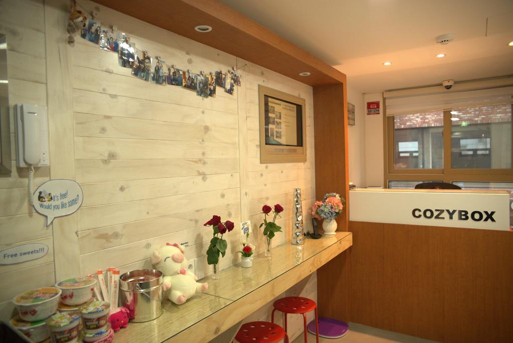 Cozybox Hotel Seoul Bagian luar foto