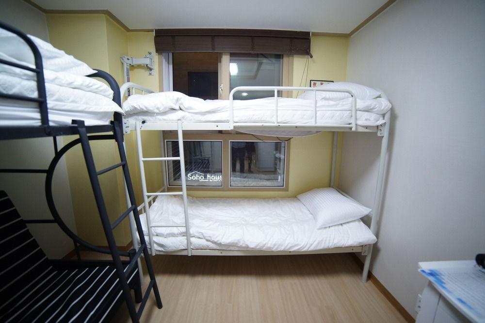 Cozybox Hotel Seoul Bagian luar foto