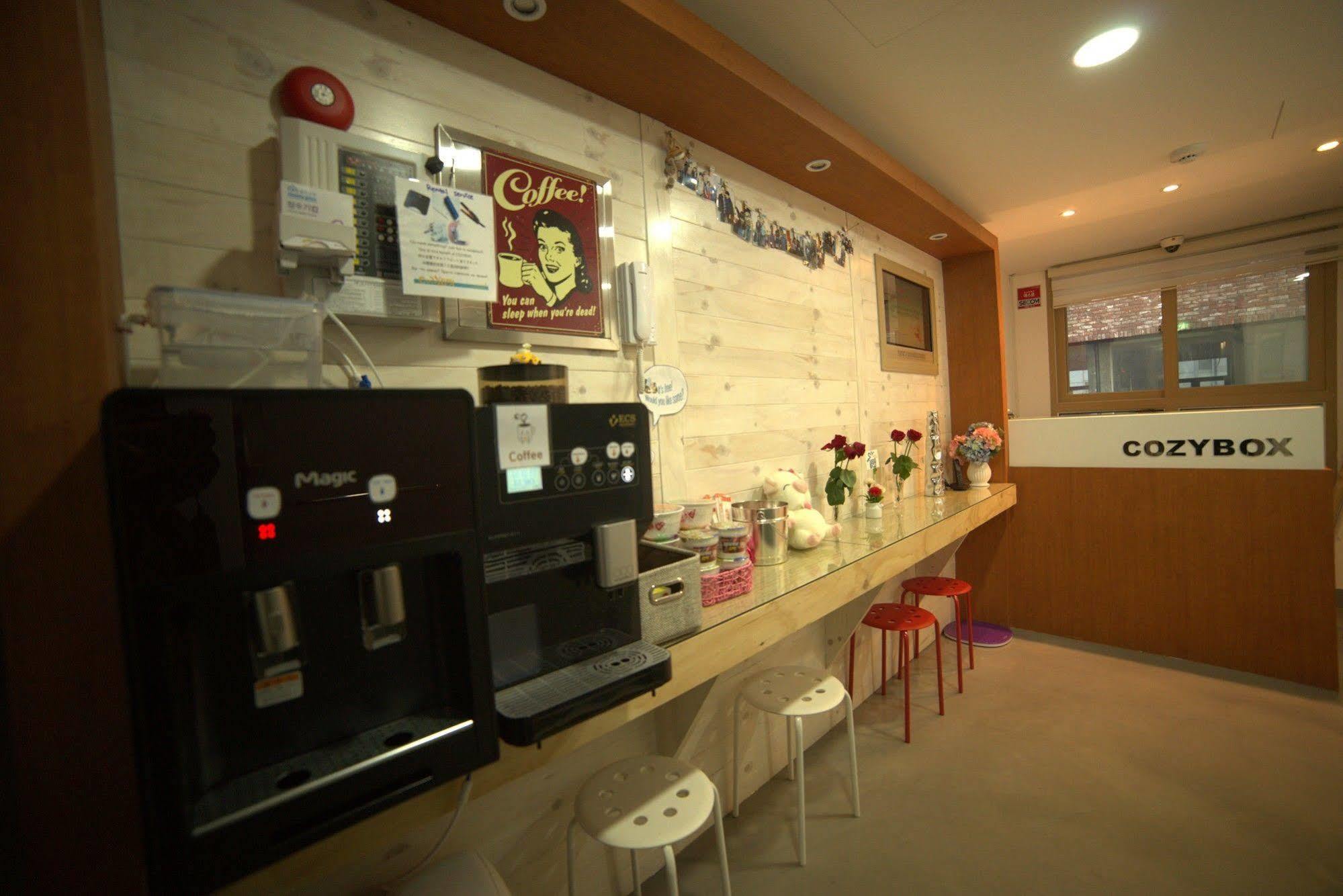 Cozybox Hotel Seoul Bagian luar foto
